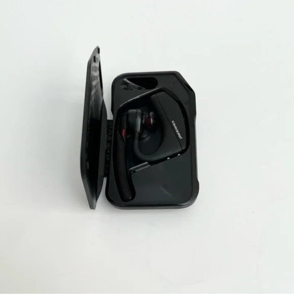 ‼️SOLD‼️Plantronics Voyager 5200-UC Bluetooth Headset Bundle - Picture 2 of 6